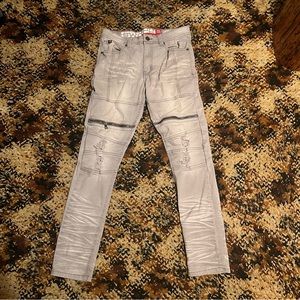 Size 32 | Switch denim | slight distressing in the knee